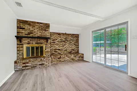 Living - 135 Circle Dr, Denison, TX 75021 photo 6 of 7