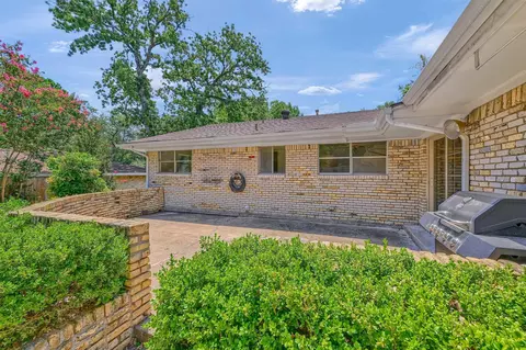 Exterior - 135 Circle Dr, Denison, TX 75021 photo 7 of 8