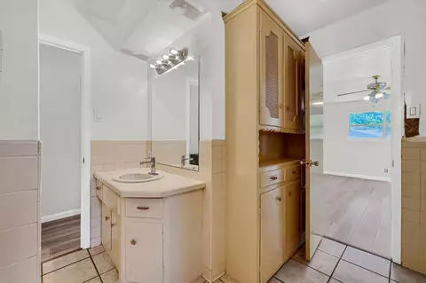 Bath - 135 Circle Dr, Denison, TX 75021 photo 3 of 4