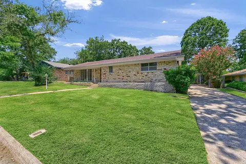 Exterior - 135 Circle Dr, Denison, TX 75021 photo 3 of 8