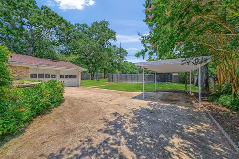 Exterior - 135 Circle Dr, Denison, TX 75021 photo 6 of 8