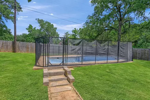 Exterior - 135 Circle Dr, Denison, TX 75021 photo 5 of 8