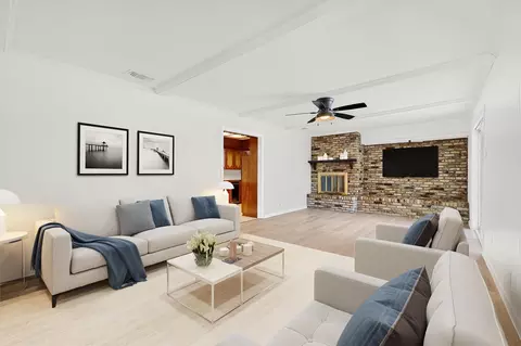 Living - 135 Circle Dr, Denison, TX 75021 photo 3 of 7