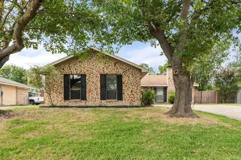 610 Reinosa Dr, Garland, TX 75043