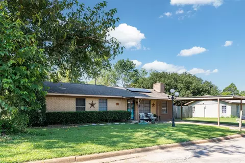 411 E Pine St, Malakoff, TX 75148