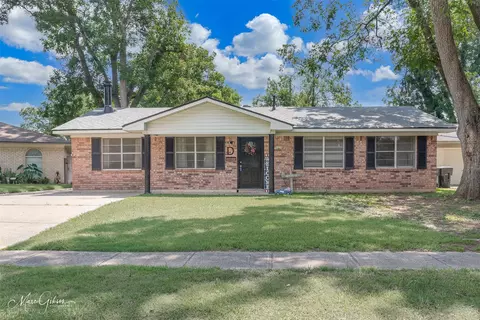 1212 Ella Cir, Bossier City, LA 71112