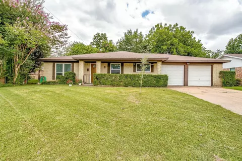 709 Ash St, Burleson, TX 76028