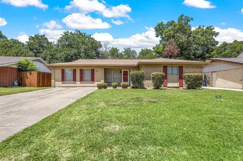 307 Robert St, Burleson, TX 76028