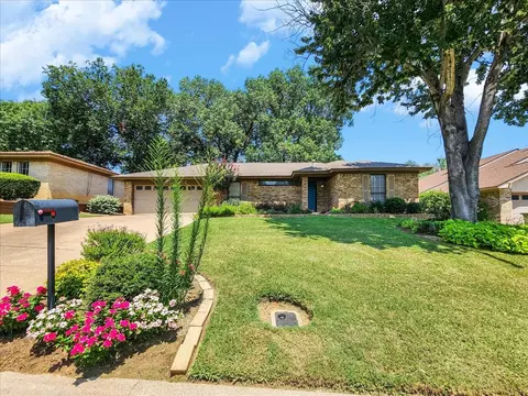 2821 Quail Ln, Arlington, TX 76016