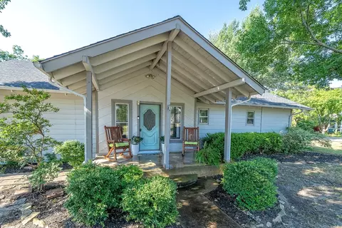 322 Austin St, Sanger, TX 76266
