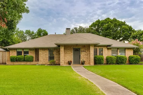 2213 Creekwood Ct, Flower Mound, TX 75028