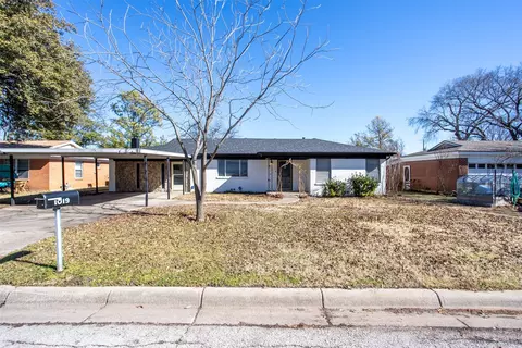1019 Park Center St, Benbrook, TX 76126