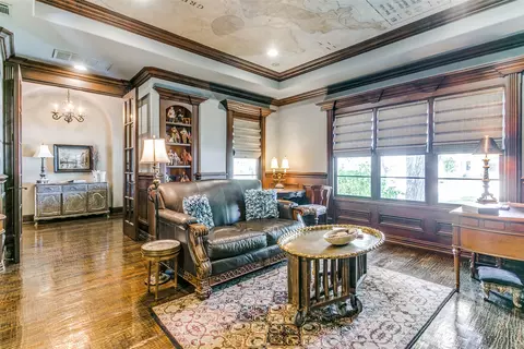 405 E Texas St, Grapevine, TX 76051 photo 4