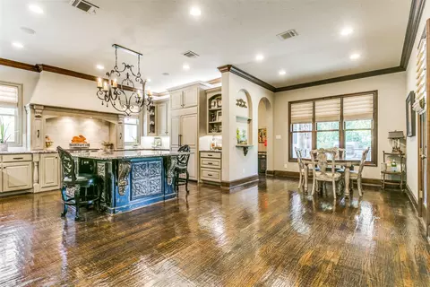 405 E Texas St, Grapevine, TX 76051 photo 8