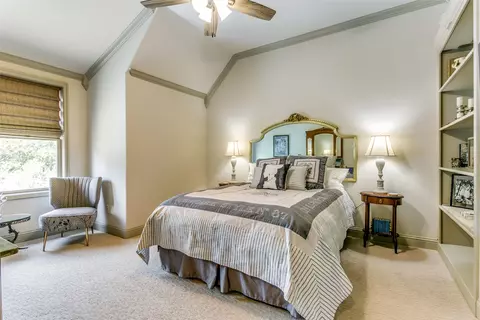 405 E Texas St, Grapevine, TX 76051 photo 21