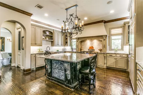 405 E Texas St, Grapevine, TX 76051 photo 11