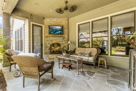 405 E Texas St, Grapevine, TX 76051 photo 22