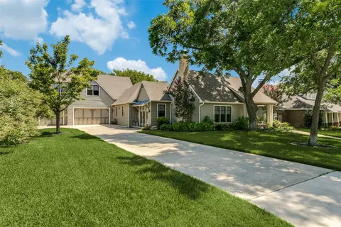 405 E Texas St, Grapevine, TX 76051