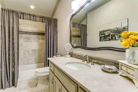 405 E Texas St, Grapevine, TX 76051 photo 20
