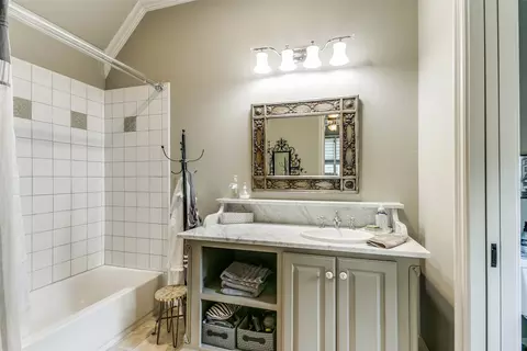 405 E Texas St, Grapevine, TX 76051 photo 30