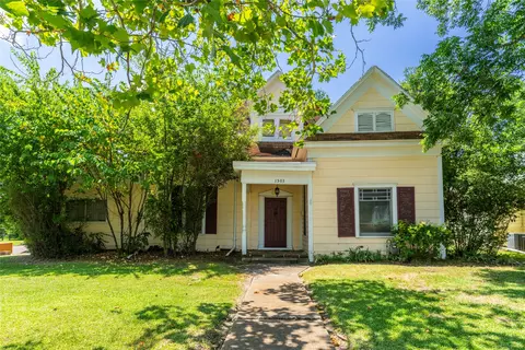Exterior - 1503 Bonham St, Commerce, TX 75428 photo 3 of 12