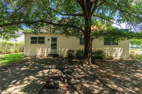 Exterior - 1503 Bonham St, Commerce, TX 75428 photo 11 of 12