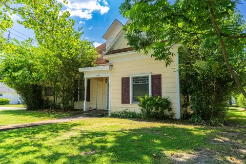 Exterior - 1503 Bonham St, Commerce, TX 75428 photo 9 of 12