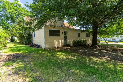 Exterior - 1503 Bonham St, Commerce, TX 75428 photo 6 of 12