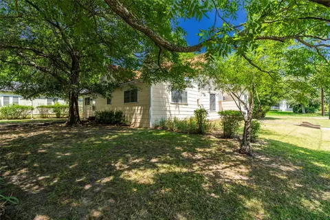 Exterior - 1503 Bonham St, Commerce, TX 75428 photo 5 of 12