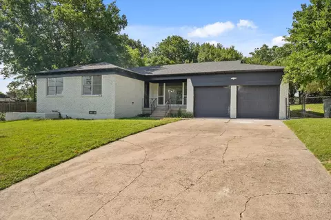 824 Penguin Dr, Dallas, TX 75241