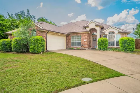 209 Rosewood Ct, Red Oak, TX 75154
