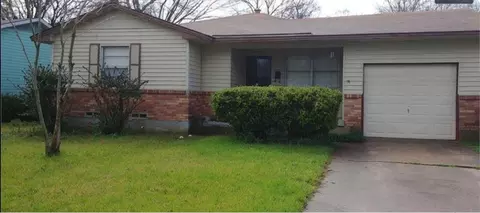 232 River Oaks Cir, Lancaster, TX 75146