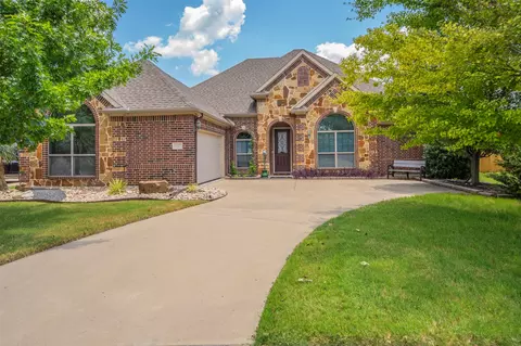 212 Winters Edge Dr, Red Oak, TX 75154