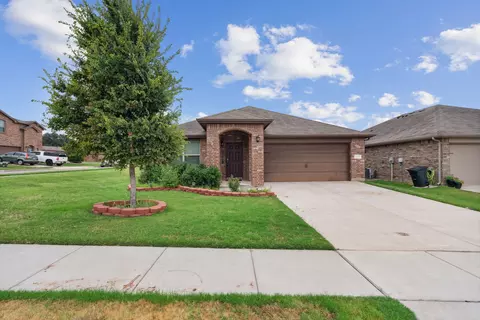1101 Forest Glen Dr, Azle, TX 76020