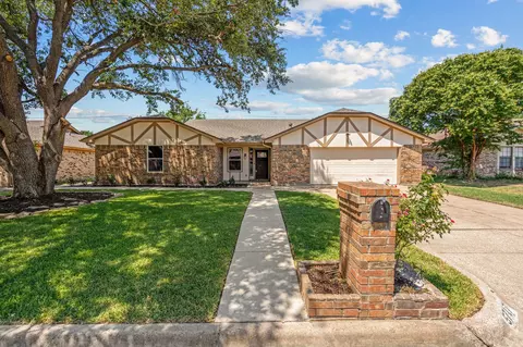 5717 Acapulco Dr, North Richland Hills, TX 76180