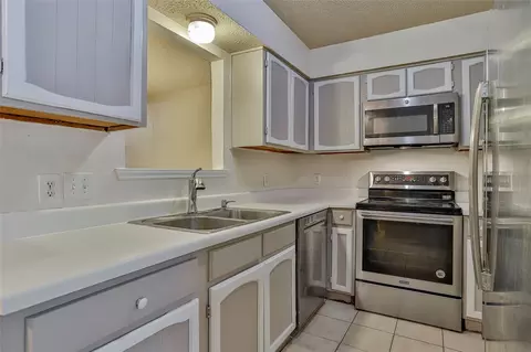Kitchen - 412 Bluegrass Ln, Euless, TX 76039 photo 1 of 3