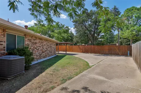 Exterior - 412 Bluegrass Ln, Euless, TX 76039 photo 7 of 7