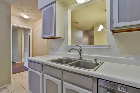 Kitchen - 412 Bluegrass Ln, Euless, TX 76039 photo 3 of 3
