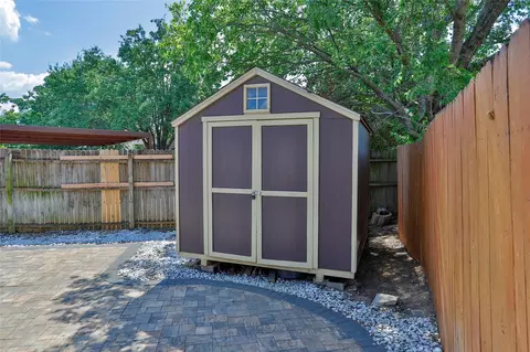 Exterior - 412 Bluegrass Ln, Euless, TX 76039 photo 6 of 7
