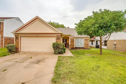 2620 Creekwood Ln, Fort Worth, TX 76123