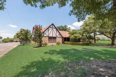 7603 Village Trail Dr, Dallas, TX 75254
