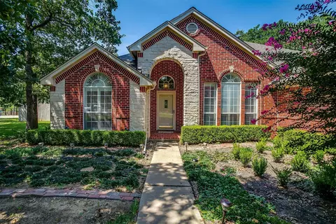 3912 Creekside Ct, Burleson, TX 76028