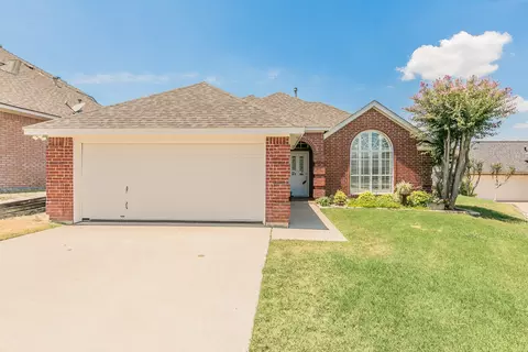 8432 Golf Club Cir, Fort Worth, TX 76179