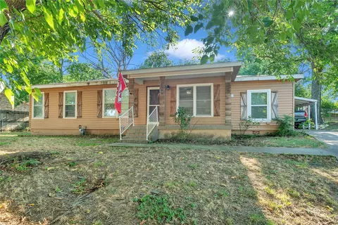 1504 S Cliff St, Decatur, TX 76234