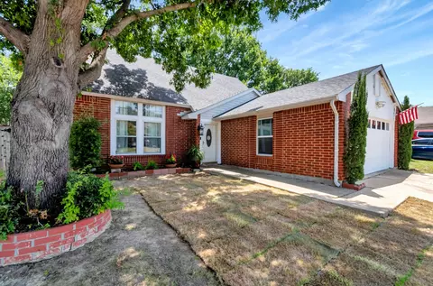 4136 River Birch Rd, Fort Worth, TX 76137