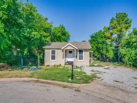 935 Mccully St, White Settlement, TX 76108