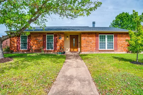 5021 Coffeyville Trl, Grand Prairie, TX 75052
