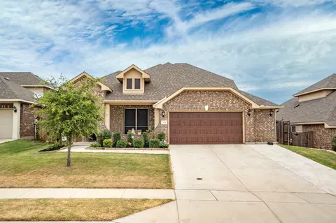 304 Pine Crest Dr, Justin, TX 76247