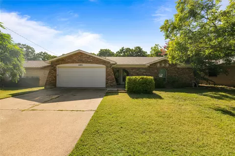 2801 Colleen Dr, Arlington, TX 76016