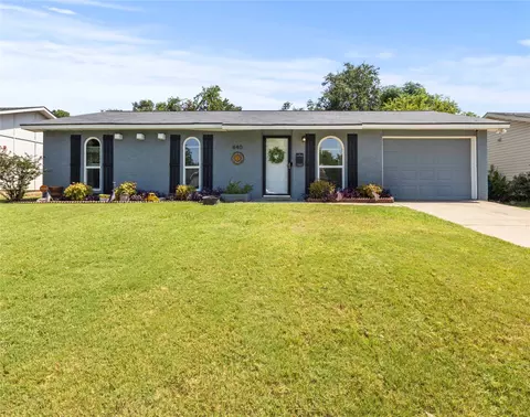 840 Springwood Dr, Lewisville, TX 75067